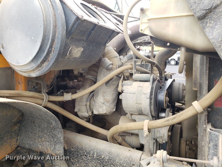 image for item EU9887 1998 International 4900 dump truck