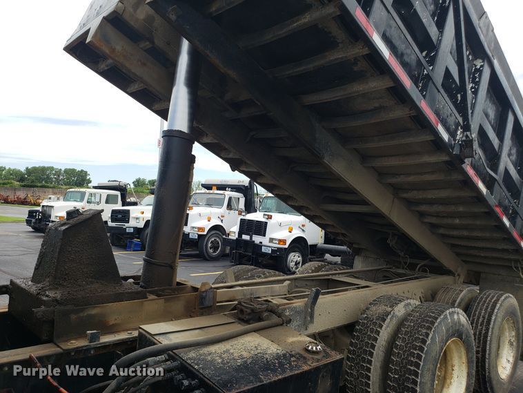 image for item EU9887 1998 International 4900 dump truck