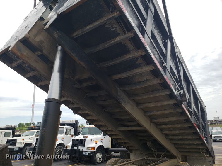 image for item EU9887 1998 International 4900 dump truck