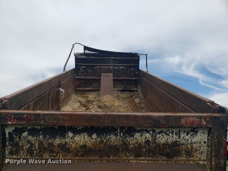 image for item EU9887 1998 International 4900 dump truck