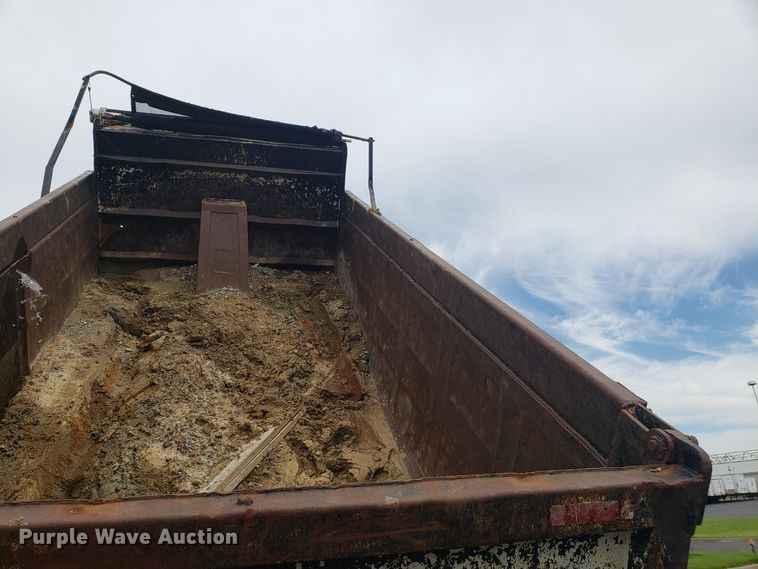 image for item EU9887 1998 International 4900 dump truck