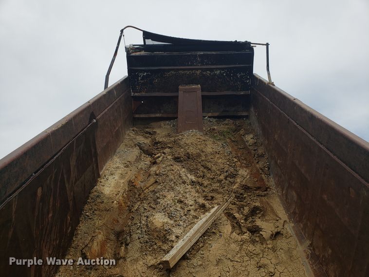 image for item EU9887 1998 International 4900 dump truck