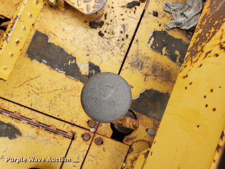 image for item EU9889 1992 Vermeer V8050 trencher