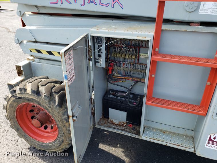 image for item EU9890 Skyjack SJBB41 scissor lift