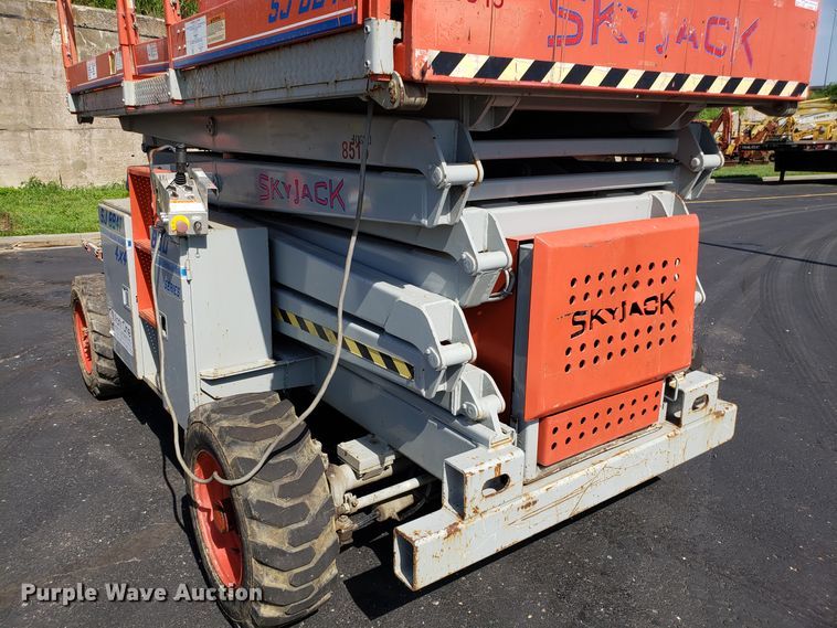 image for item EU9890 Skyjack SJBB41 scissor lift