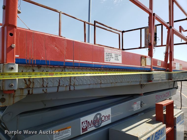 image for item EU9890 Skyjack SJBB41 scissor lift