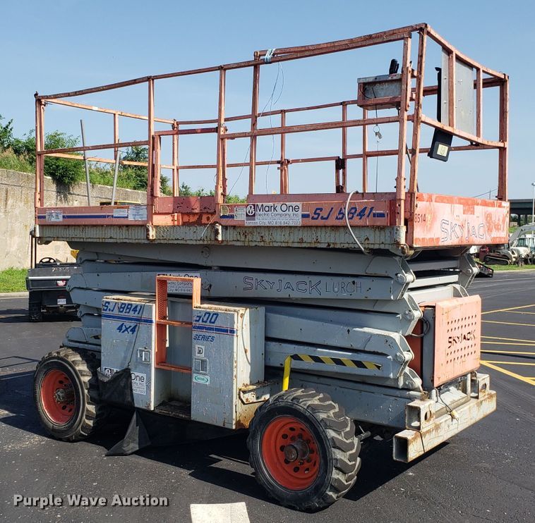image for item EU9891 Skyjack SJBB41 scissor lift