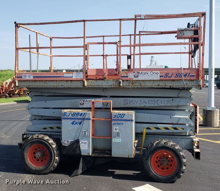 image for item EU9891 Skyjack SJBB41 scissor lift