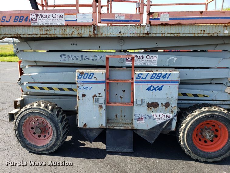 image for item EU9891 Skyjack SJBB41 scissor lift