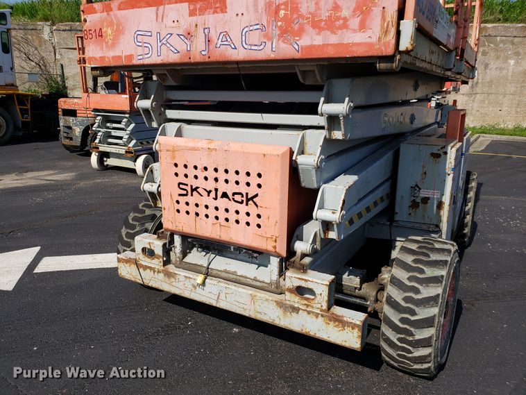 image for item EU9891 Skyjack SJBB41 scissor lift