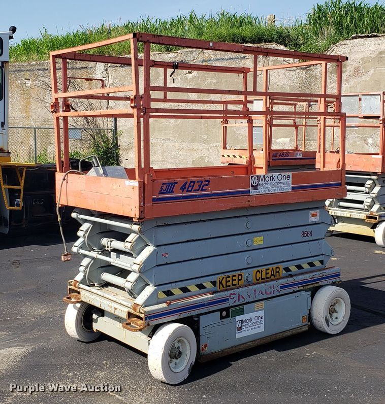 image for item EU9892 Skyjack SJIII 4832 scissor lift