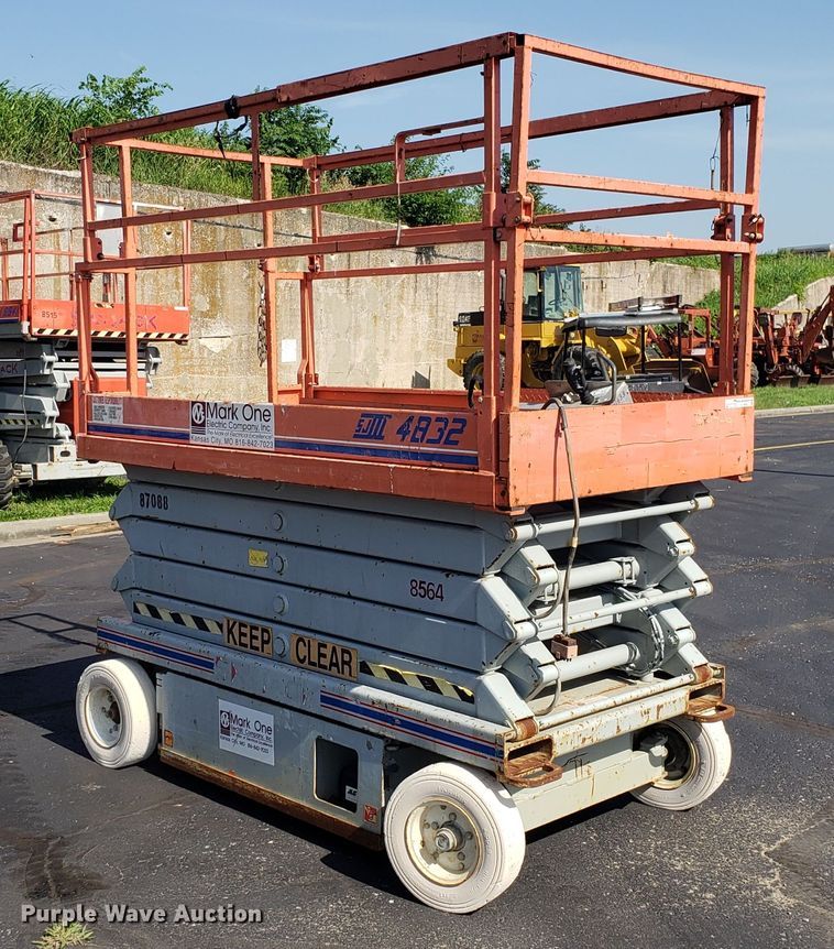 image for item EU9892 Skyjack SJIII 4832 scissor lift
