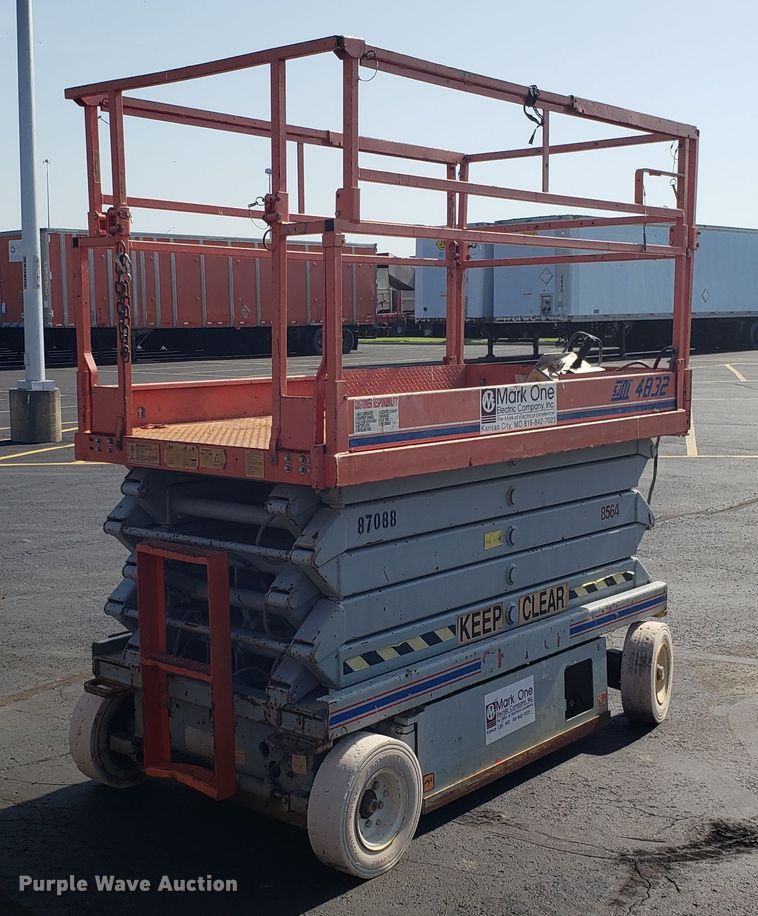 image for item EU9892 Skyjack SJIII 4832 scissor lift