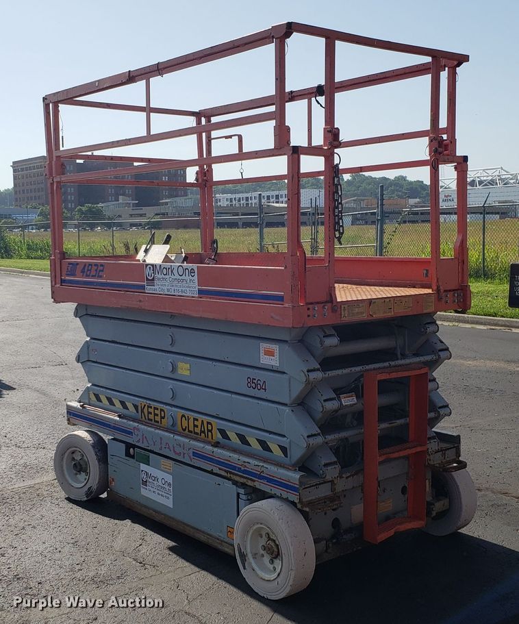 image for item EU9892 Skyjack SJIII 4832 scissor lift