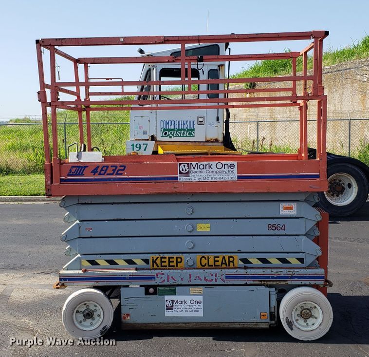 image for item EU9892 Skyjack SJIII 4832 scissor lift