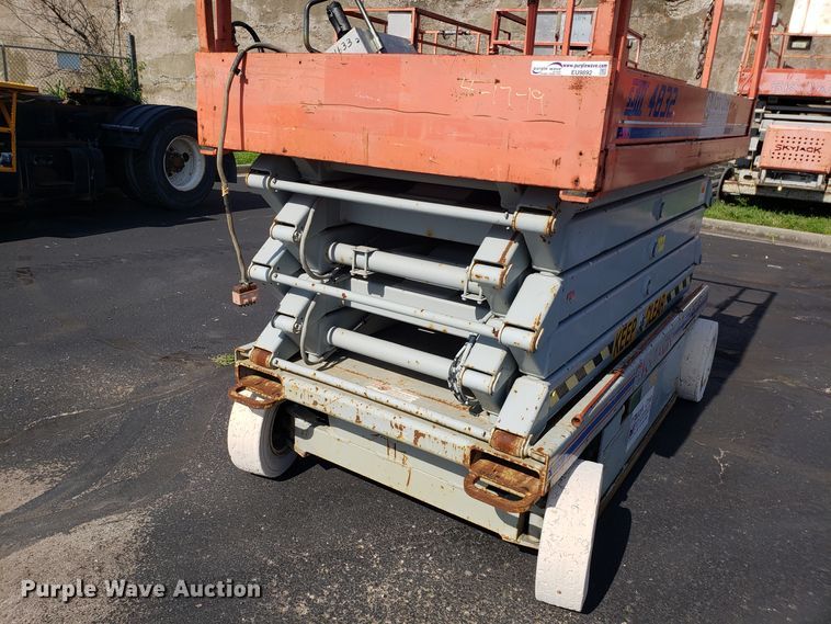 image for item EU9892 Skyjack SJIII 4832 scissor lift