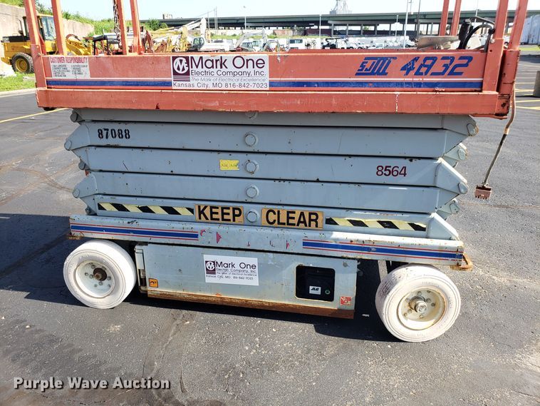 image for item EU9892 Skyjack SJIII 4832 scissor lift