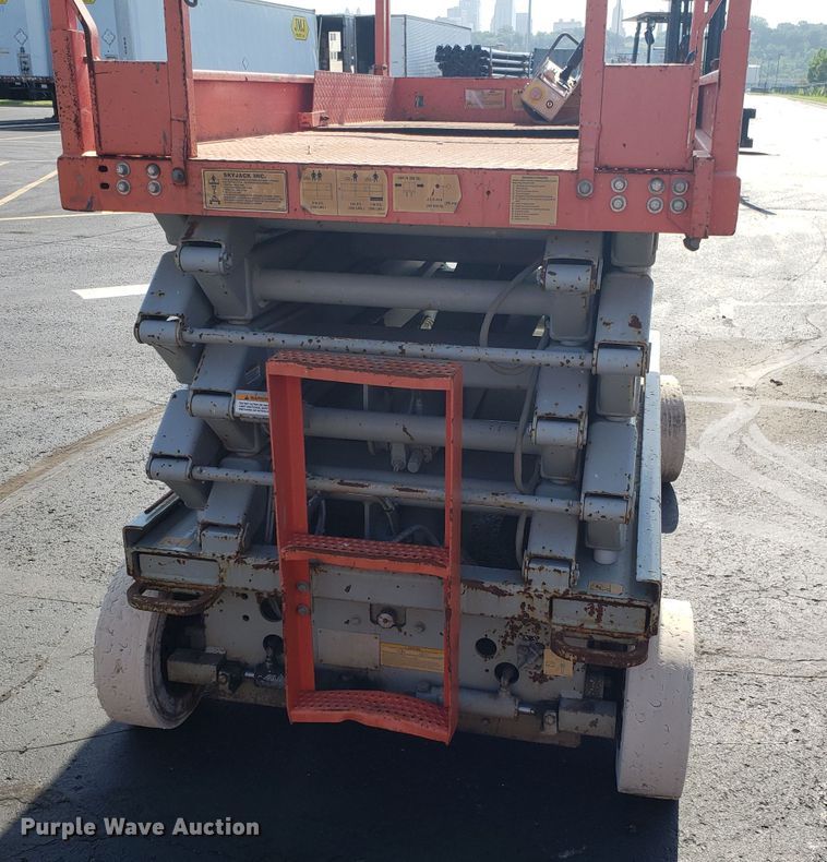 image for item EU9892 Skyjack SJIII 4832 scissor lift
