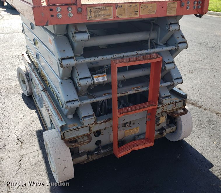 image for item EU9892 Skyjack SJIII 4832 scissor lift