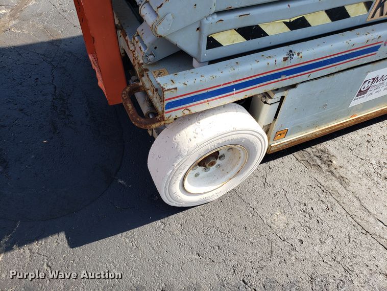 image for item EU9892 Skyjack SJIII 4832 scissor lift