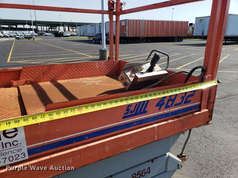 image for item EU9892 Skyjack SJIII 4832 scissor lift