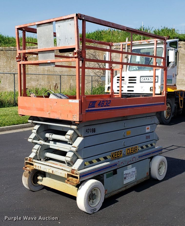 image for item EU9893 Skyjack SJIII 4832 scissor lift