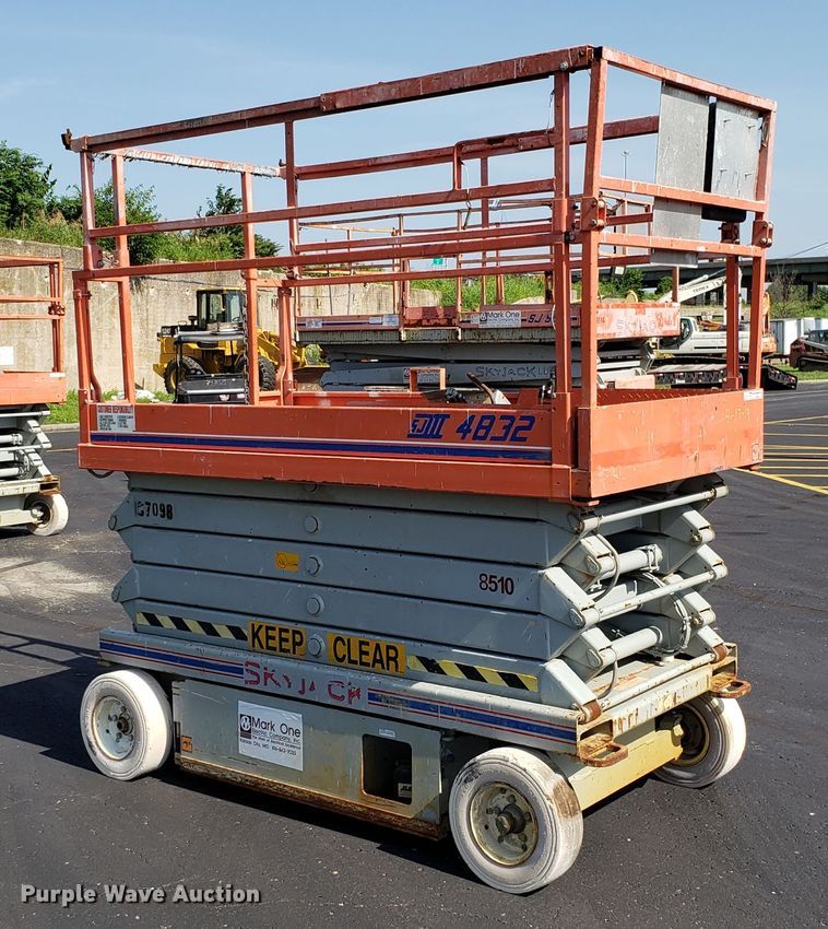image for item EU9893 Skyjack SJIII 4832 scissor lift