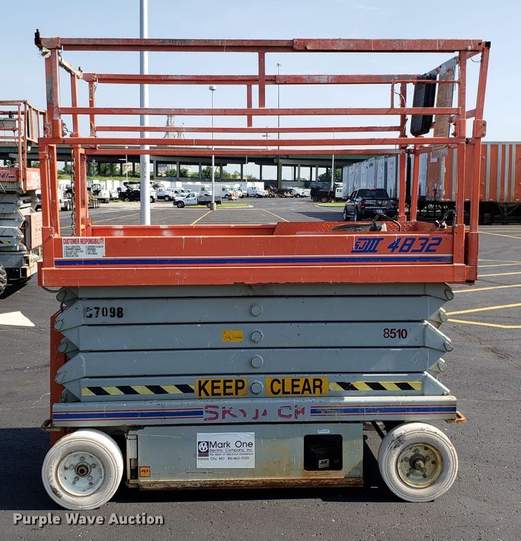 image for item EU9893 Skyjack SJIII 4832 scissor lift