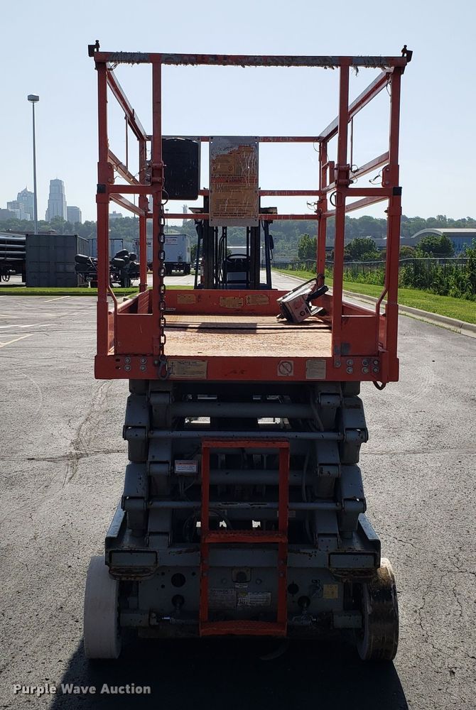 image for item EU9893 Skyjack SJIII 4832 scissor lift
