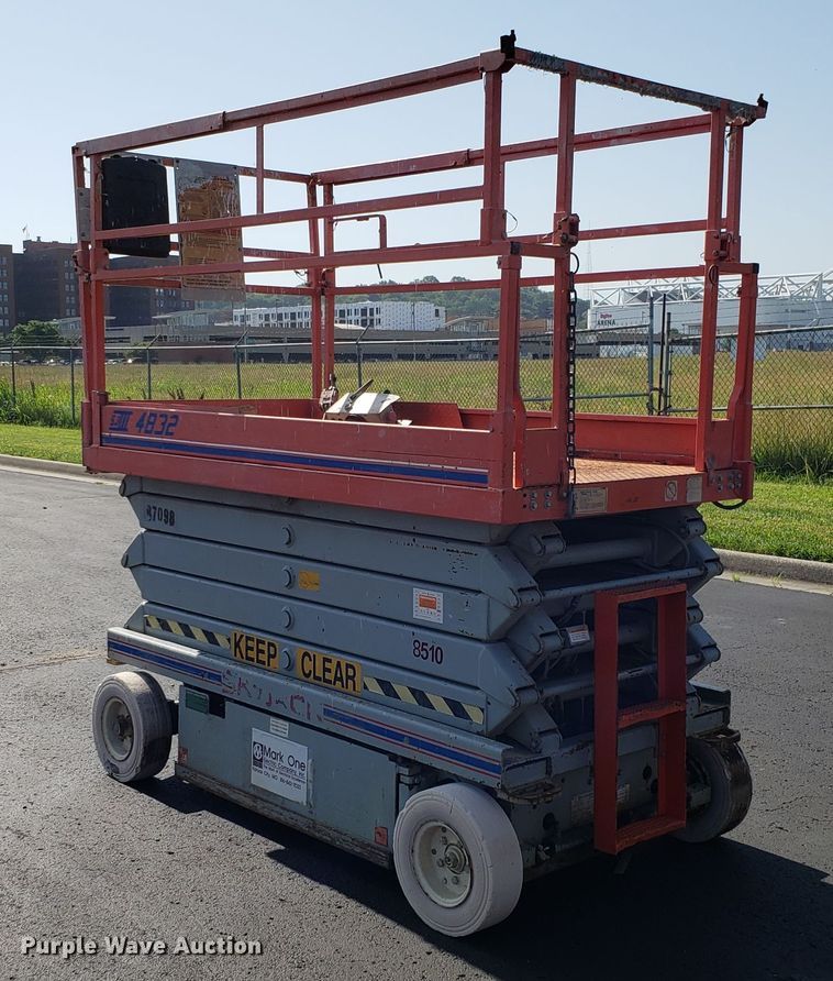 image for item EU9893 Skyjack SJIII 4832 scissor lift