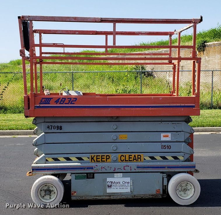 image for item EU9893 Skyjack SJIII 4832 scissor lift