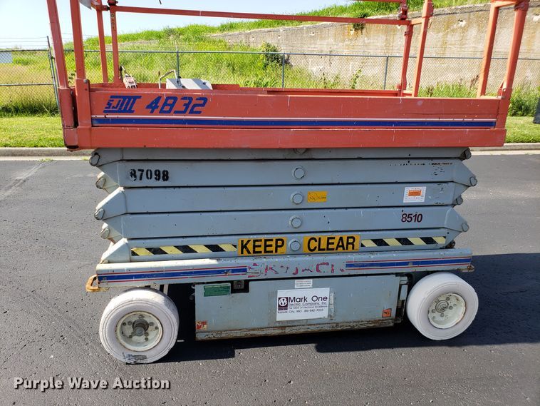 image for item EU9893 Skyjack SJIII 4832 scissor lift