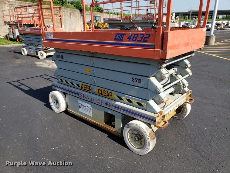 image for item EU9893 Skyjack SJIII 4832 scissor lift