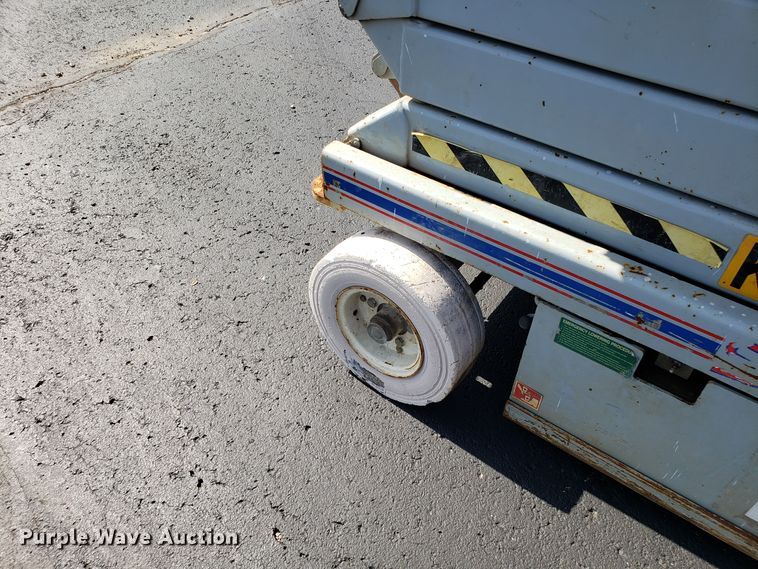 image for item EU9893 Skyjack SJIII 4832 scissor lift