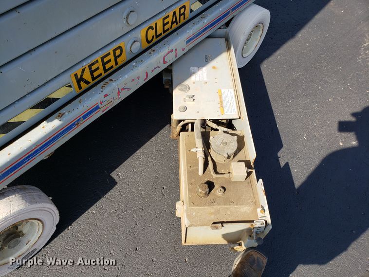 image for item EU9893 Skyjack SJIII 4832 scissor lift