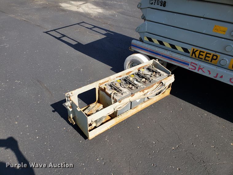 image for item EU9893 Skyjack SJIII 4832 scissor lift