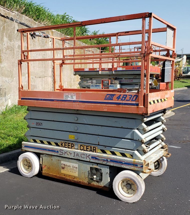 image for item EU9894 Skyjack SJIII 4830 scissor lift