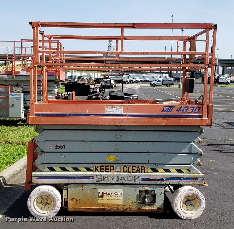 image for item EU9894 Skyjack SJIII 4830 scissor lift