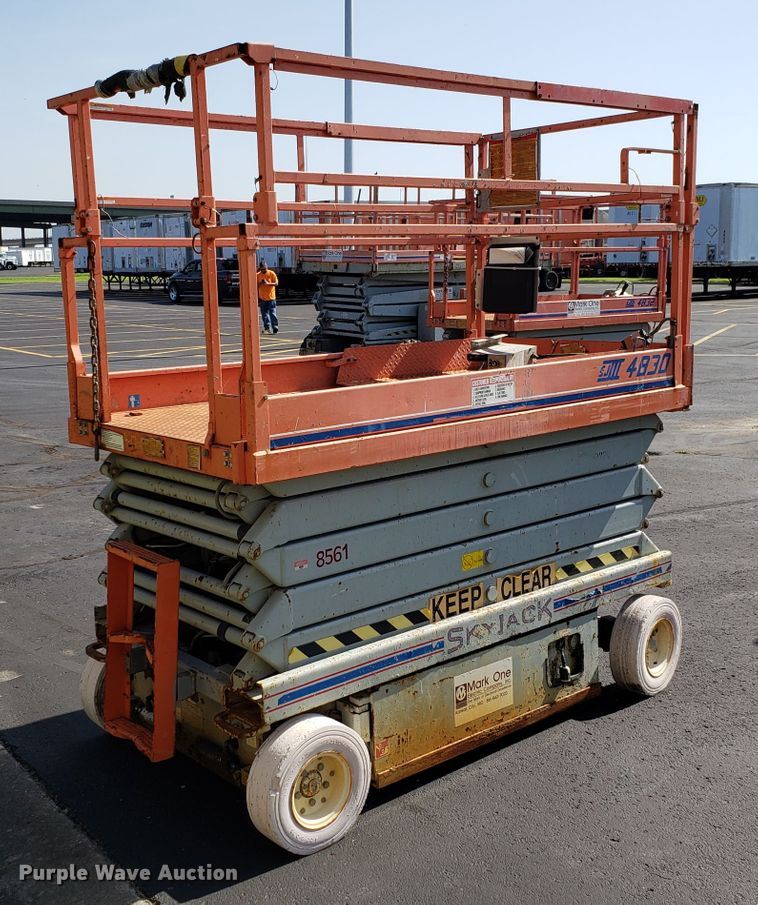 image for item EU9894 Skyjack SJIII 4830 scissor lift