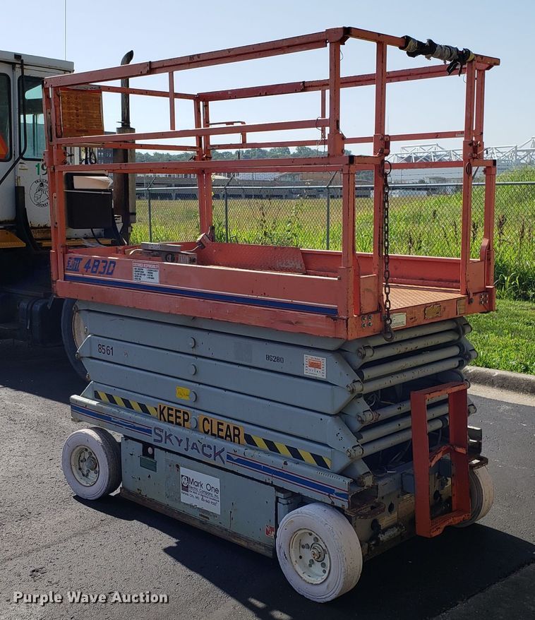 image for item EU9894 Skyjack SJIII 4830 scissor lift