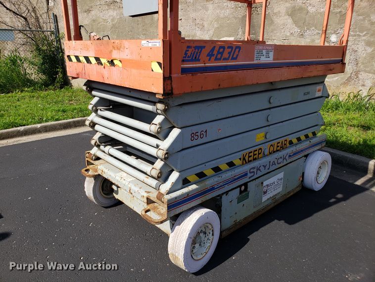 image for item EU9894 Skyjack SJIII 4830 scissor lift
