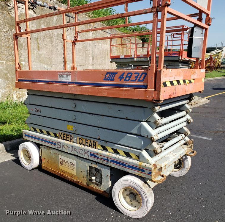 image for item EU9894 Skyjack SJIII 4830 scissor lift