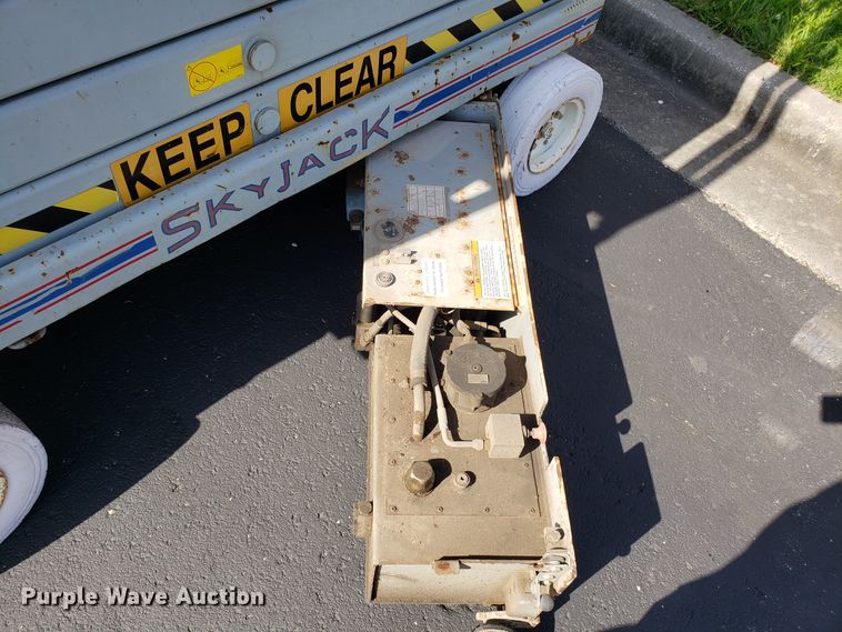 image for item EU9894 Skyjack SJIII 4830 scissor lift