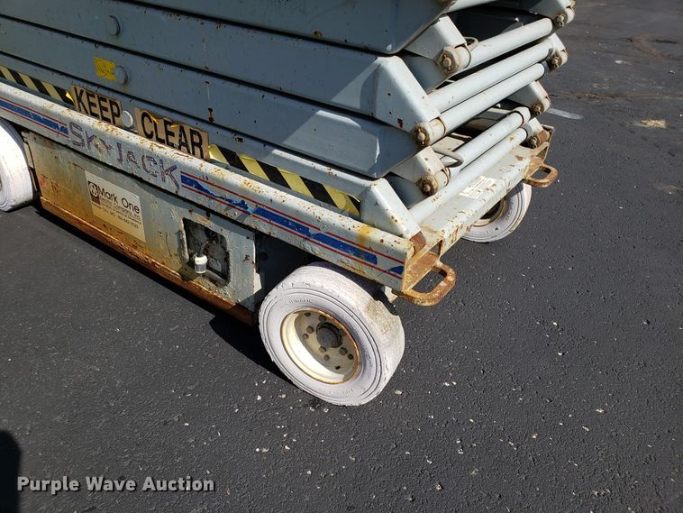 image for item EU9894 Skyjack SJIII 4830 scissor lift