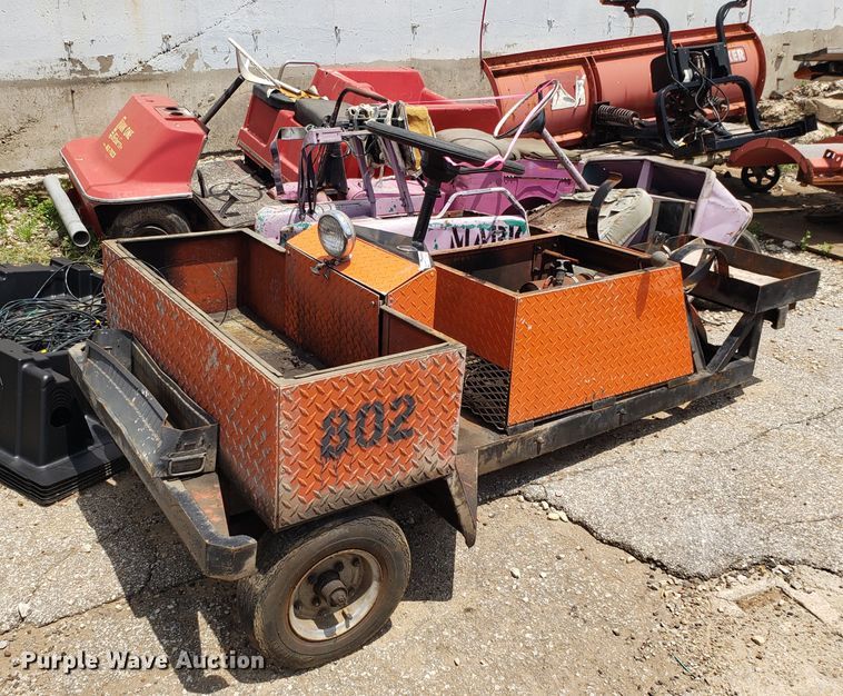 image for item EU9907 (4) golf carts