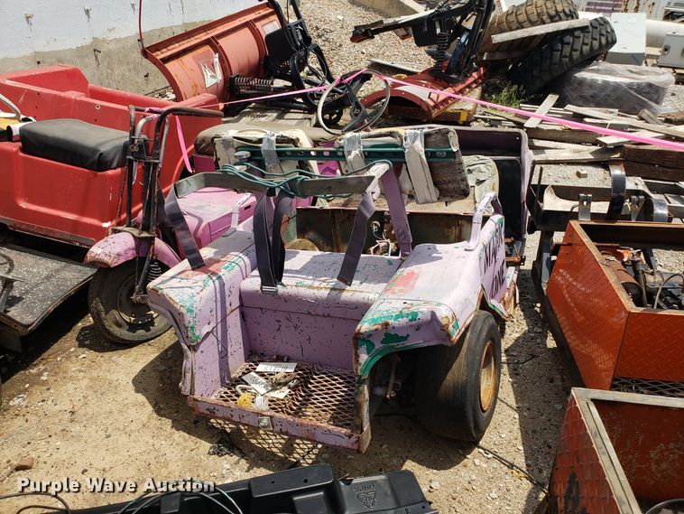 image for item EU9907 (4) golf carts