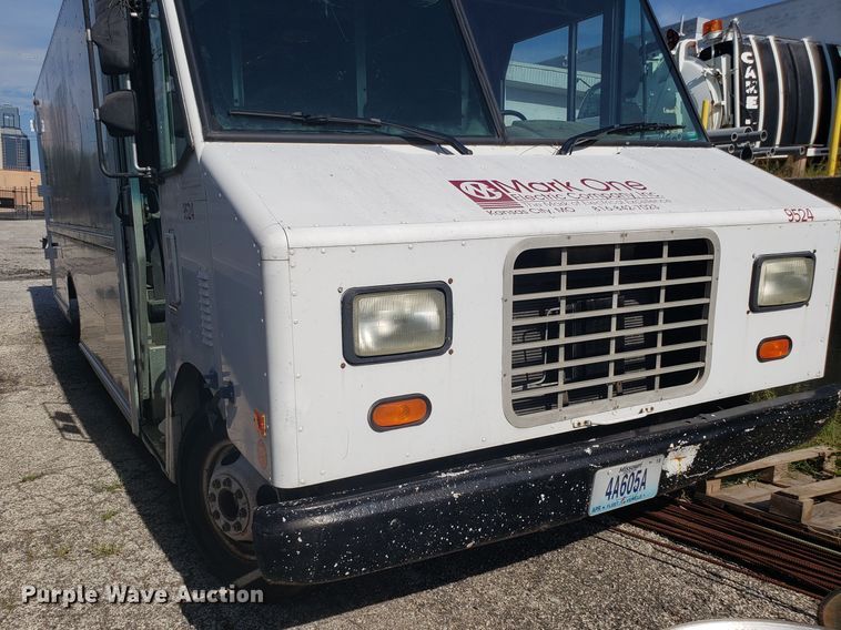 image for item EU9931 1995 Chevrolet Utilimaster delivery truck