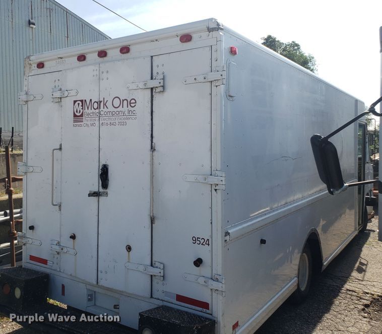 image for item EU9931 1995 Chevrolet Utilimaster delivery truck