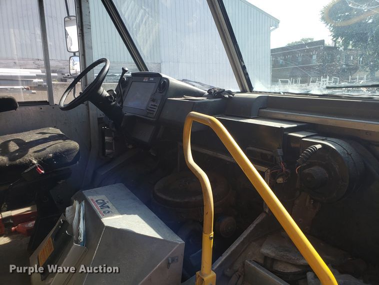 image for item EU9931 1995 Chevrolet Utilimaster delivery truck