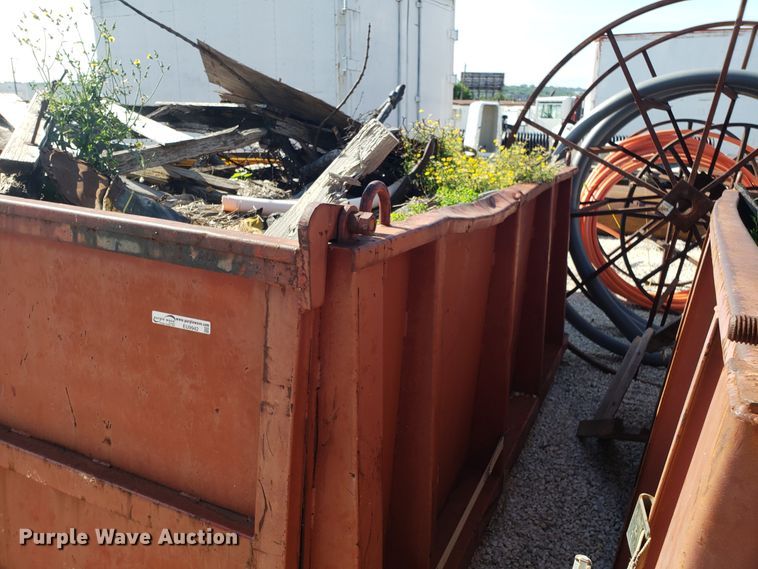 image for item EU9942 Roll-off dumpster